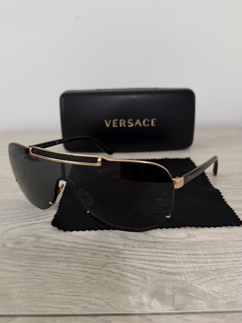 Authentic Versace VE2140 1002/87 Shield Sunglasses Gold Black w/ Case and Cloth